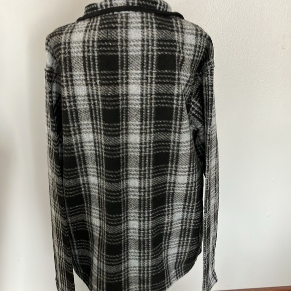 FINAL PRICE! Like New Mens John Wayne Stock & Supply 1/4 Zip Flannel Top - Picture 3 of 4
